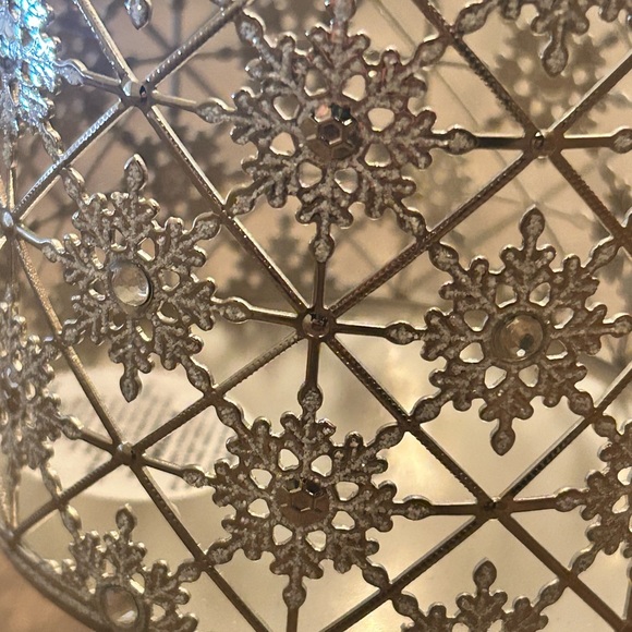 Bath & Body Works Silver Snowflake Candle Holder - Picture 5 of 9